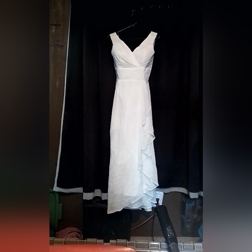 Chic White Wedding Dress with Ruffle Detail